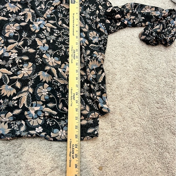 Evereve Top womens XS Floral Print Black Tan V Neck Blouse - Picture 10 of 10